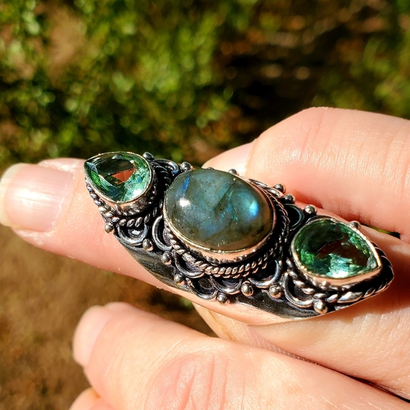 New Labradorite & Tsavorite 925 Silver Statement Ring. - Picture 3 of 14
